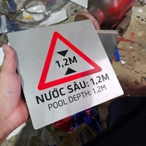 bien canh bao do sau ho boi 2 800x800 1